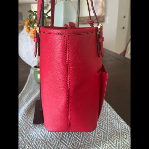 Michael Kors Tote (Red) w/Gold Hardware. - Picture 6 of 10